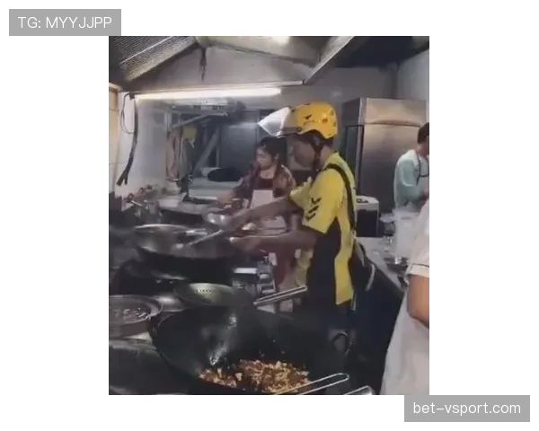 张琳芃训练完直接钻进厨房煲汤，这自律和烟火气谁懂啊