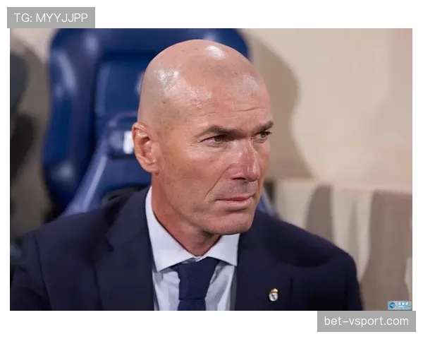 格列兹曼与齐达内：技术风格与战术角色如何塑造法国中场核心的代际差异？